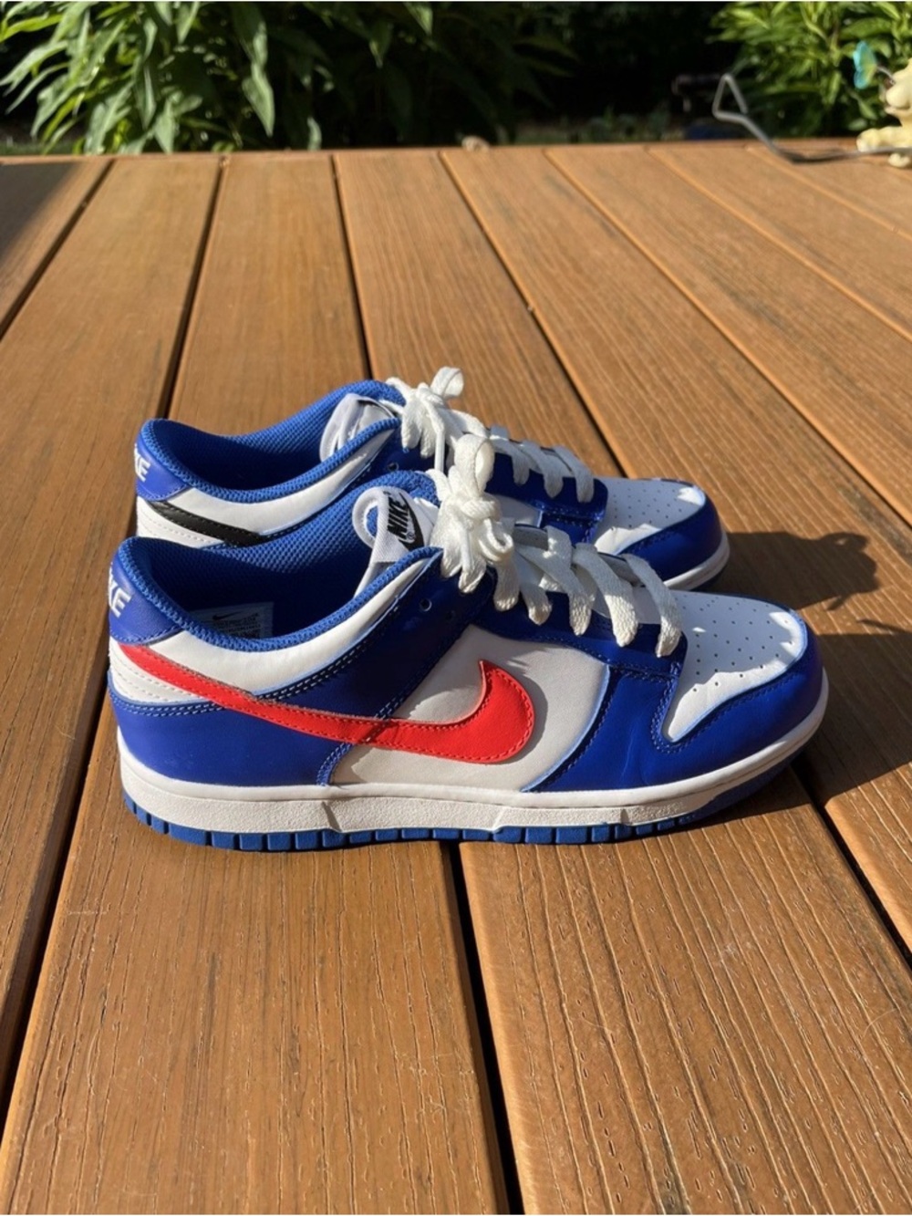 Nike Kids Low-Top Sneakers in Blue, White & Red